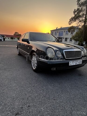 Mercedes E 230 1996, 345,381 km - 2.3 l - Qax