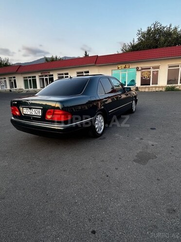 Mercedes E 230 1996, 345,381 km - 2.3 l - Qax