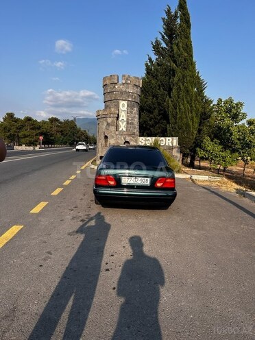Mercedes E 230 1996, 345,381 km - 2.3 l - Qax