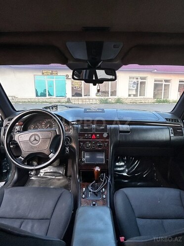 Mercedes E 230 1996, 345,381 km - 2.3 l - Qax
