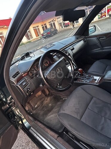 Mercedes E 230 1996, 345,381 km - 2.3 l - Qax