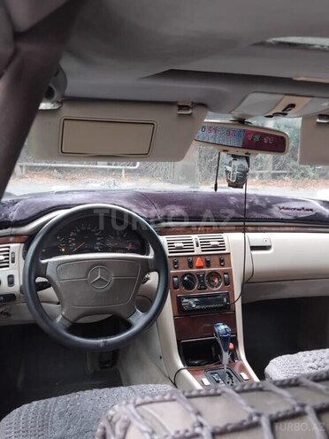 Mercedes E 220 d 1999, 981,254 km - 2.0 l - Bakı
