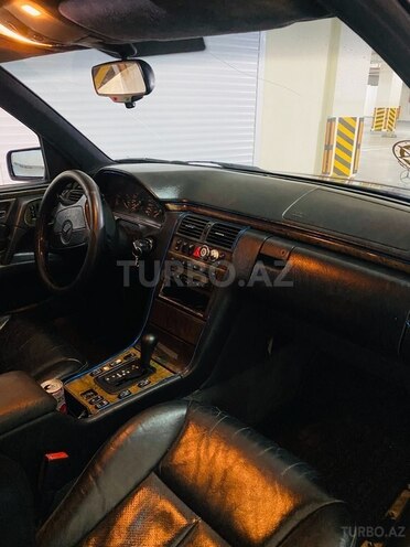 Mercedes E 320 1997, 297,850 km - 3.2 l - Bakı
