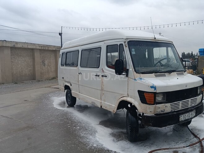 Mercedes 208 D 1993, 230,000 km - 2.3 л - Şirvan