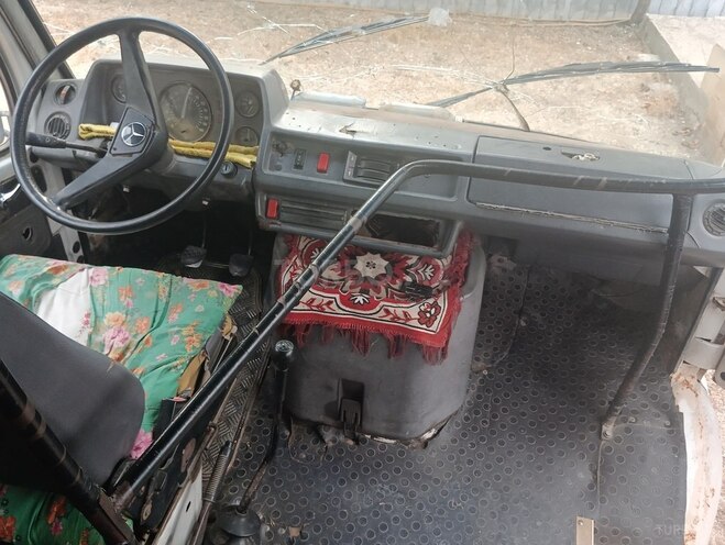 Mercedes 208 D 1993, 230,000 km - 2.3 л - Şirvan