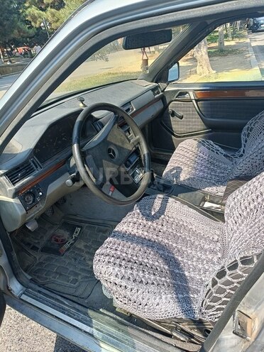 Mercedes E 250 1993, 223,000 km - 2.5 l - Bakı