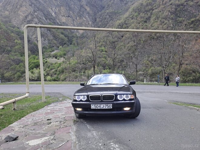 BMW 730 2000, 310,000 km - 2.9 l - Qax