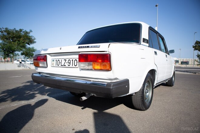 LADA (VAZ) 2107-4
