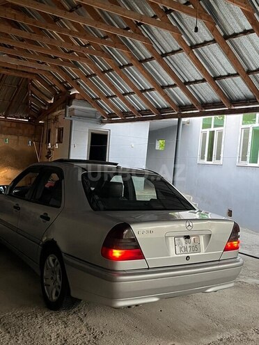 Mercedes C 230 2000, 258,000 km - 2.3 л - Yevlax