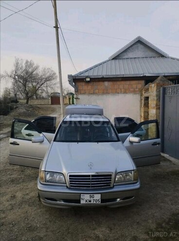 Mercedes C 230 2000, 258,000 km - 2.3 л - Yevlax