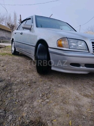 Mercedes C 230 2000, 258,000 km - 2.3 л - Yevlax