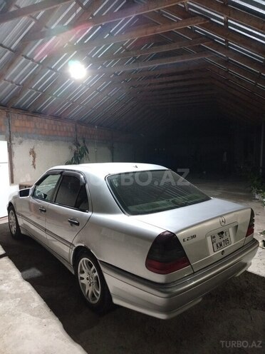 Mercedes C 230 2000, 258,000 km - 2.3 л - Yevlax