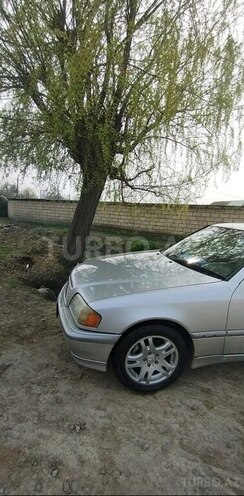 Mercedes C 230 2000, 258,000 km - 2.3 л - Yevlax
