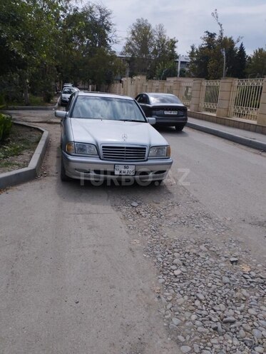 Mercedes C 230 2000, 258,000 km - 2.3 л - Yevlax