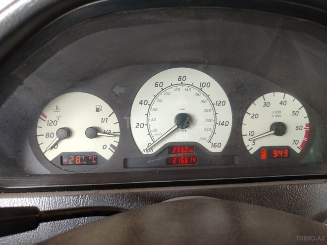 Mercedes C 230 2000, 258,000 km - 2.3 л - Yevlax