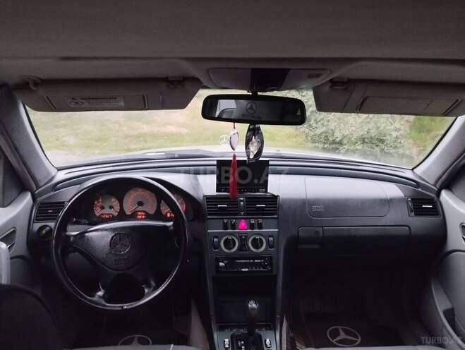 Mercedes C 230 2000, 258,000 km - 2.3 л - Yevlax