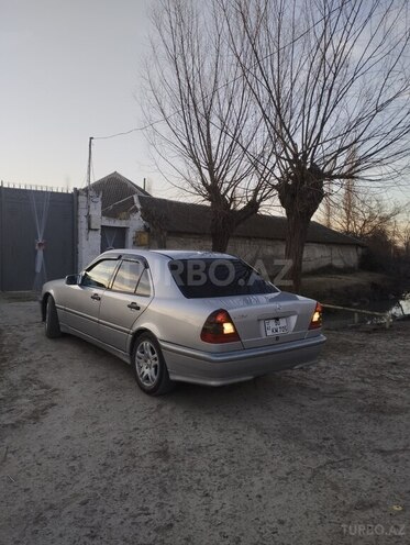 Mercedes C 230 2000, 258,000 km - 2.3 л - Yevlax