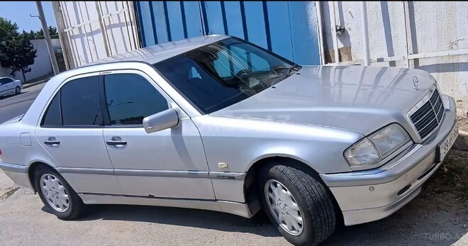 Mercedes C 200 1999, 300,000 km - 2.0 l - Salyan