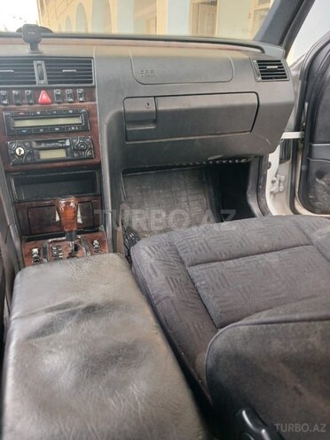 Mercedes C 200 1999, 300,000 km - 2.0 l - Salyan