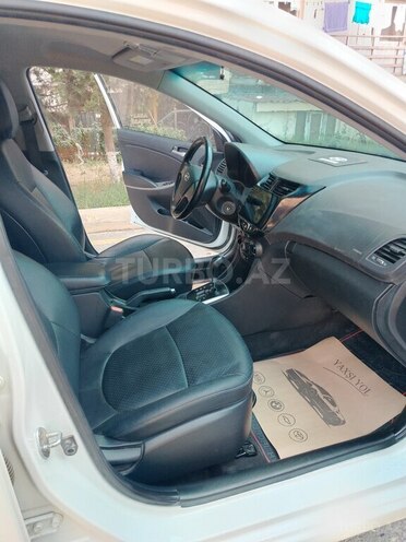 Hyundai Accent 2015, 130,000 km - 1.6 l - Bakı