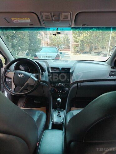 Hyundai Accent 2015, 130,000 km - 1.6 l - Bakı