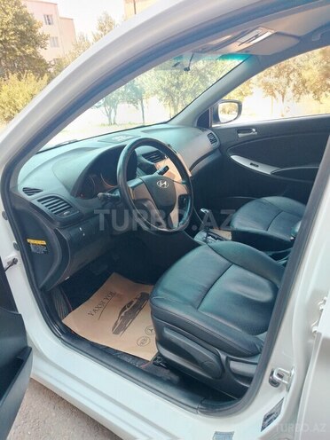Hyundai Accent 2015, 130,000 km - 1.6 l - Bakı