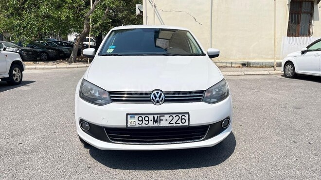 Volkswagen Polo 2012, 270,000 km - 1.6 l - Bakı