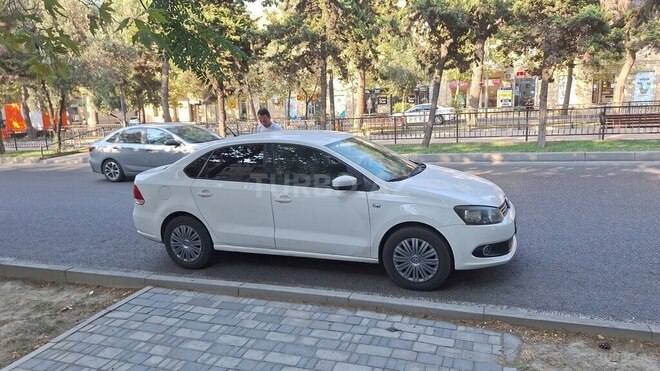 Volkswagen Polo 2012, 270,000 km - 1.6 l - Bakı