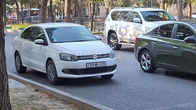 Volkswagen Polo 2012, 270,000 km - 1.6 l - Bakı