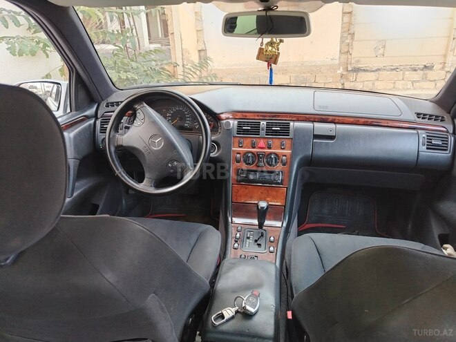 Mercedes E 240 1998, 447,522 km - 2.4 l - Bakı