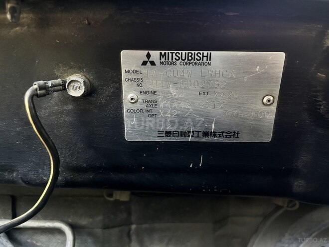 Mitsubishi Airtrek 2001, 335,147 km - 2.4 л - Quba