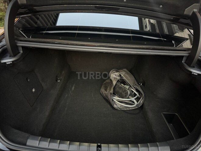 BMW 750e xDrive 2024, 28,000 km - 3.0 л - Bakı