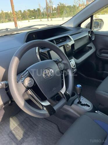 Toyota Aqua-19