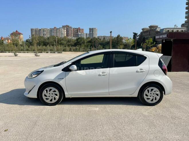 Toyota Aqua-5