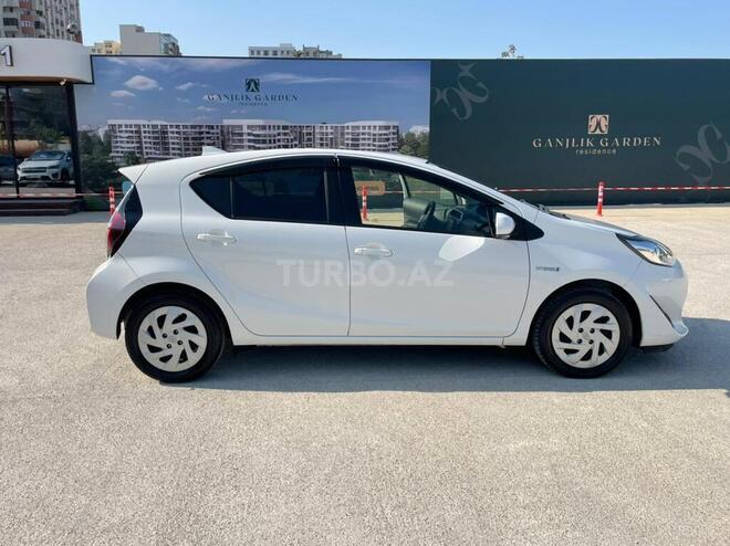 Toyota Aqua-3