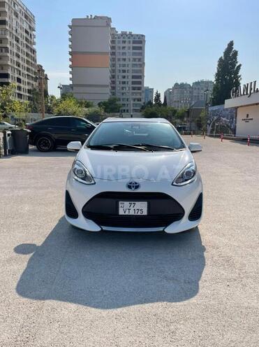 Toyota Aqua-1