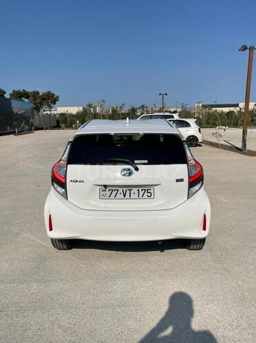 Toyota Aqua-2