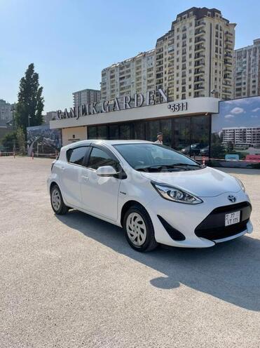 Toyota Aqua-4