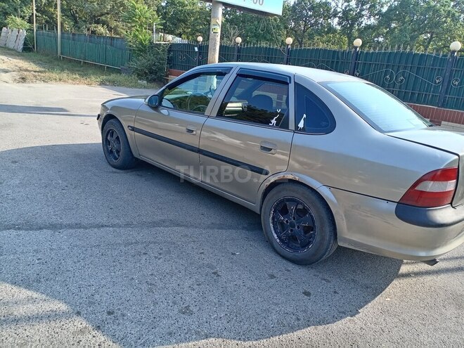 Opel Vectra 1996, 214,500 km - 1.8 l - Xudat