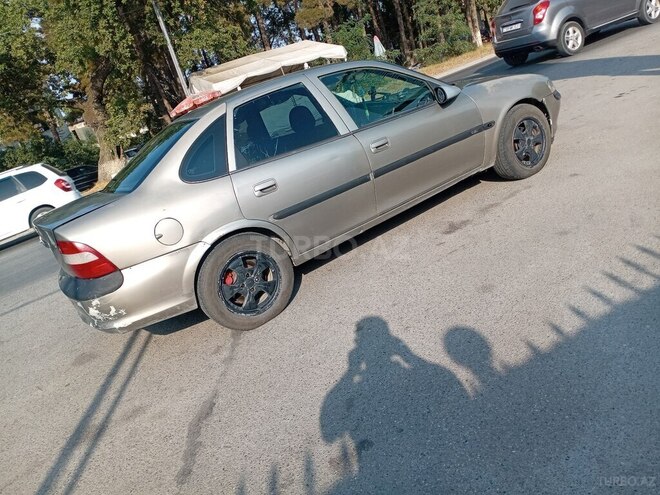 Opel Vectra 1996, 214,500 km - 1.8 l - Xudat