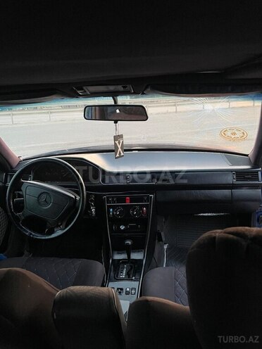 Mercedes E 220 1994, 100,000 km - 2.0 l - Bakı