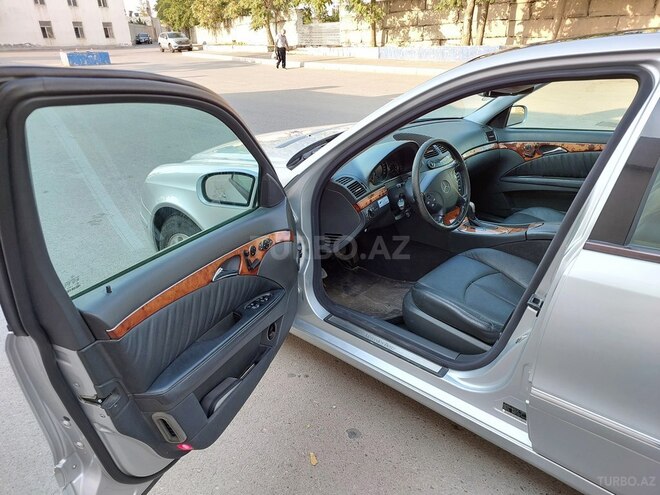 Mercedes E 240 2003, 172,300 km - 2.6 l - Bakı