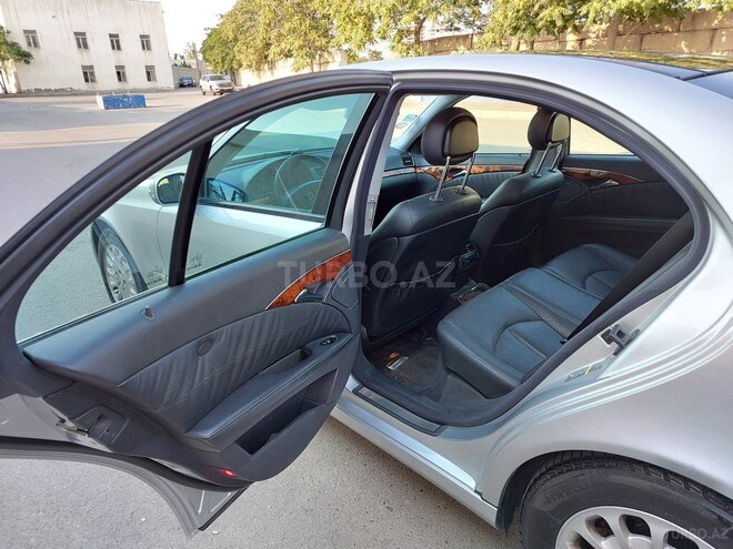 Mercedes E 240 2003, 172,300 km - 2.6 l - Bakı