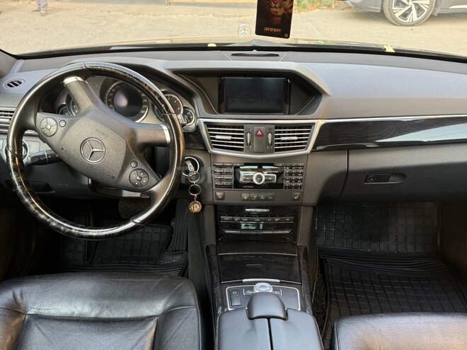 Mercedes E 220 d 2011, 179,456 km - 2.1 l - Bakı