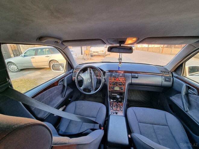 Mercedes E 220 d 1999, 499,000 km - 2.2 l - Bakı