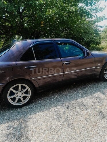 Mercedes C 220 1995, 288,500 km - 2.2 л - İsmayıllı
