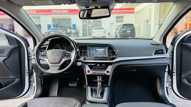 Hyundai Elantra 2018, 60,000 km - 2.0 l - Bakı