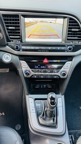 Hyundai Elantra 2018, 60,000 km - 2.0 l - Bakı