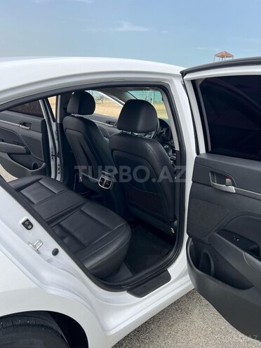 Hyundai Avante 2016, 195,000 km - 1.6 l - Bakı
