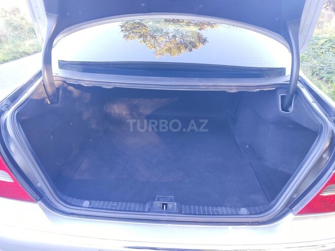 Mercedes E 240 2005, 294,020 km - 2.6 l - Qax